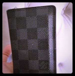 LOUIS VUITTON MENS BLACK LEATHER WALLET